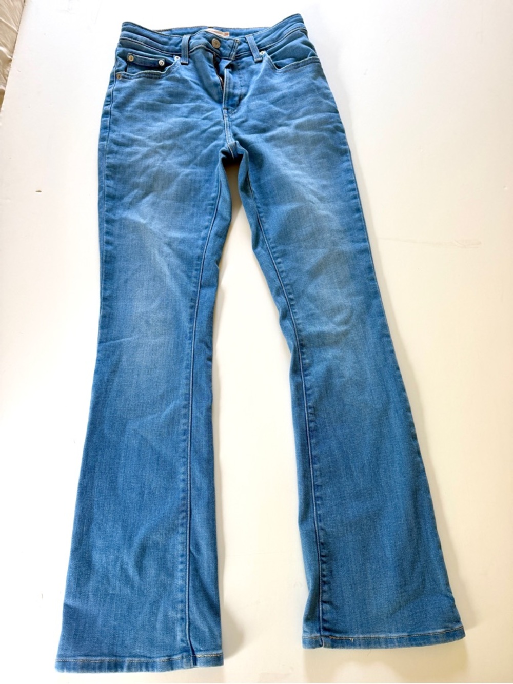 Levi's 725 High-Rise Bootcut Jeans in Medium Blue Wash